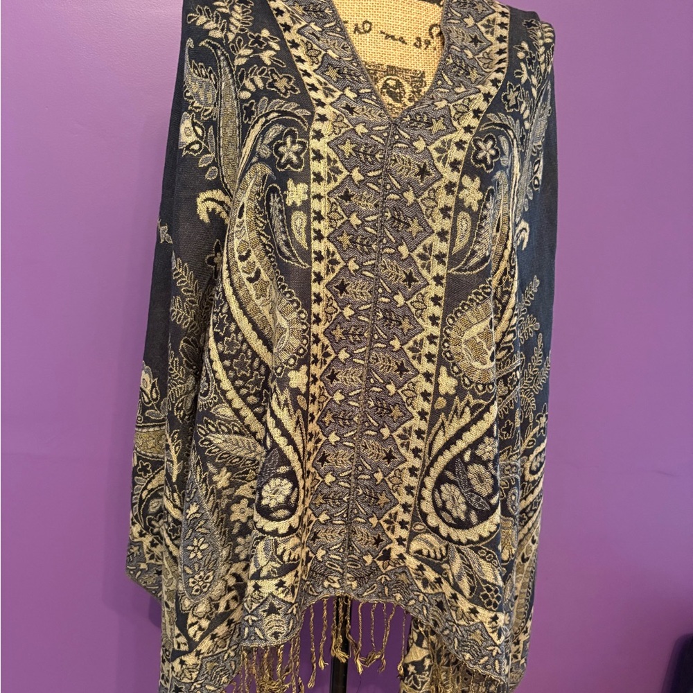 Elegant Black and Gold Paisley Wrap
